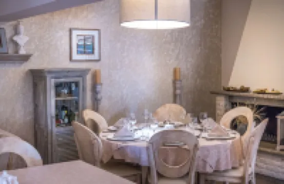 Rahoni Cronwell Hotel by Diomedes Group