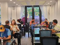 Elegant Hotel - breakfast