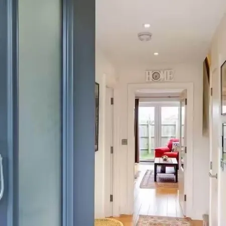 Cosy 3 Bedroom Home Next to Bicester Village!