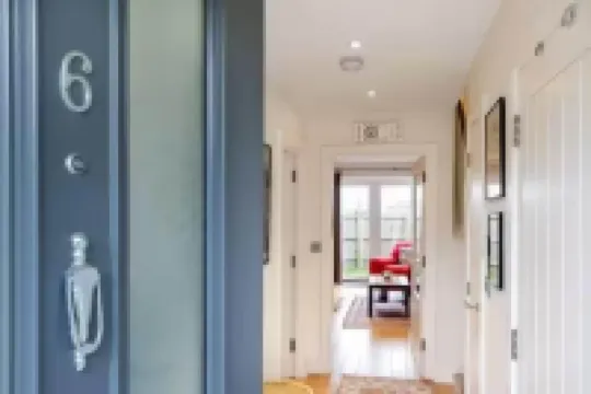 Cosy 3 Bedroom Home Next to Bicester Village!
