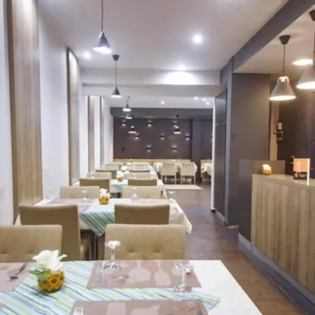 Hotel Nina