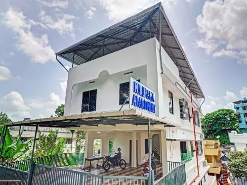 Nirupama Hotel Aluva Hotels in Alwaye