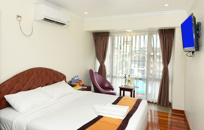 Hotel Bond