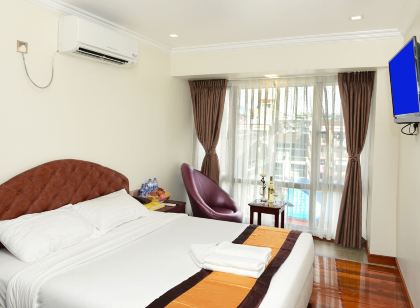 Hotel Bond