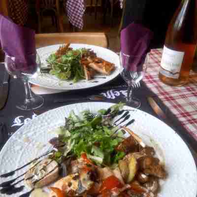 la belle dame nogent sur seine Dining/Meeting Rooms