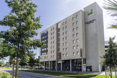 Novotel Suites Nice Airport Отели рядом с достопримечательностью «Musée des Arts Asiatiques»