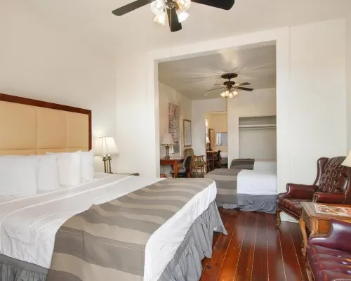 Historic Mardi Gras Inn Hotels near Washington Square