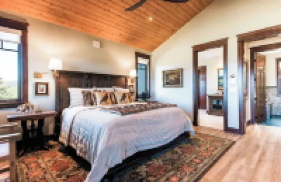 Amazing 3-Level Home.  Perfect for 3-Generation Family Visits.  Sunsets & Elk. Hotels in 