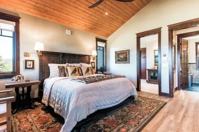 Amazing new, 3-level home.  Great views of elk herd and sunsets. Отели в г. 