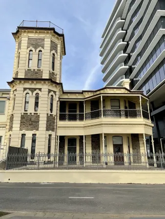 Seafield Tower Glenelg Apartment No 4 Отели в г. Гленелг