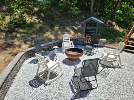 3-bedroom chalet next to skiing, hiking, boating and breweries