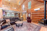 3 bed 2 bath Cabin, Pet Friendly, Hot Tub, Sunriver Home