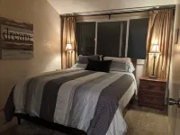 Walk to Lifts, Newly Renovated, Mtn. Views, Fireplace, Hot Tub, Garage Access