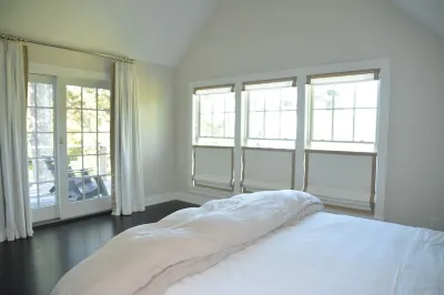 Stunning Waterfront Home on Peconic Bay, Gorgeous Sunsets, Private Dock Shinnecock Museuem and Cultural Center附近的飯店