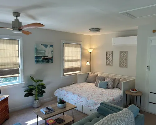 Charming studio in lovely Topping with AC, WiFi that has stunning water views! Hotels in Middlesex County