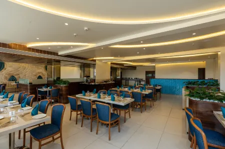 Mastiff Grand the Sia Palace Suites & Banquets, Khopoli (Nr. Imagica) Отели в г. Райгад