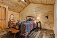 Cozy Mountain Cabin near Red River Gorge, Hollerwood and more! Pet Friendly