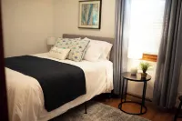 The West Quincy House: In Town with Sauna + Garage فنادق في هانكوك