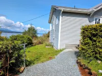 Cliff Haven on the Bay Hotels in Alert Bay
