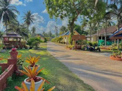Thungwua Laen resort Hotels near Thung Wua Laen Beach