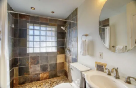 3-bedroom home in Old Midland/Downtown Area w/ spacious backyard and fireplace