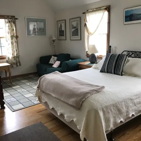 Charming 2 Bedroom Rental Pond Village Area Available  June 8-17