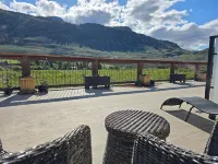 Tree to Me Inn Hotels in Keremeos