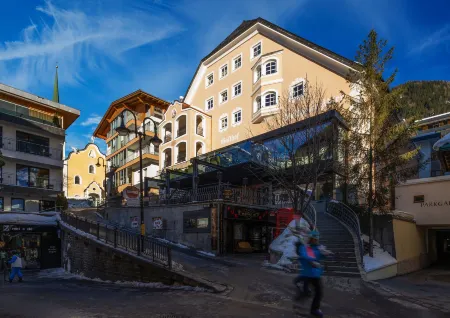 Hotel Goldener Adler - im Sommer Silvretta Card Premium Inkludiert