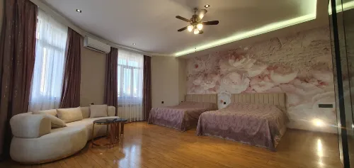 尼扎米街明珠