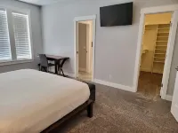 Spacious 5-BR Home. Pool Table, Air Hockey, TVs in Every Room, & Outdoor Dining