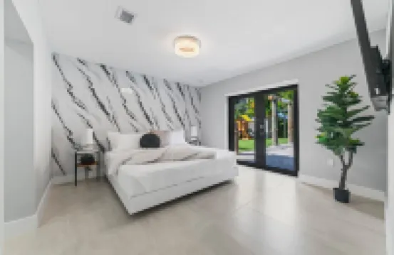 Fun Retreat: 6BR Pool, Games, Jacuzzi, BBQ & More