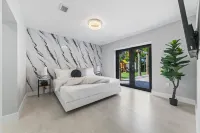 Fun Retreat: 6BR Pool, Games, Jacuzzi, BBQ & More