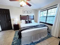 Family&Dog Friendly Home w/fenced yard 5min walk to town 7min drive to SPI Beach Hotels in Port Isabel