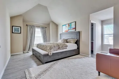 Charming 3-bedroom house in peaceful Houston IAH with AC, WiFi Hotels near Home Storage Center