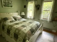 gaze at Seneca Rocks from living room sofa ペンドルトンのホテル