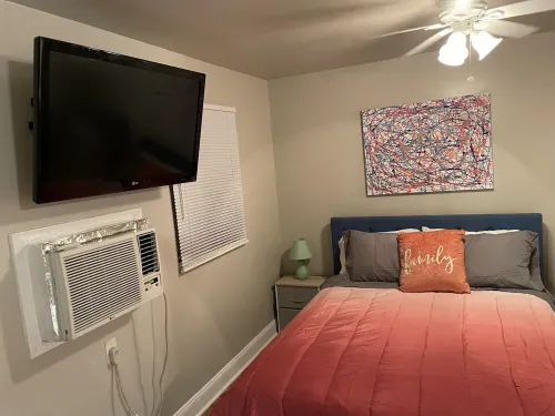 Newly renovated rocket city studio