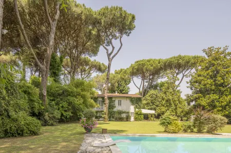 Luxury Villa with Swimming pool at 700 meters from the sea