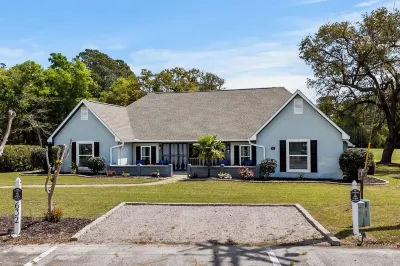 Litchfield Country Club 4 Bedroom/4 Bath Cottage on Golf Course - Pawleys Island Pawleys 주변 호텔