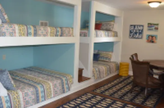 Cozy Cabin,Sandy Beach,Fantastic Dock W/ 50' TV & Boat Launch