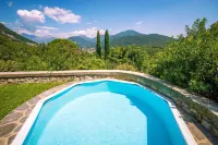 J&J House Como Bellagio Holiday Home with Pool in the Larian Triangle