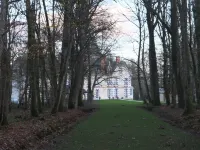 detached cottage in the castle in Sologne (18)