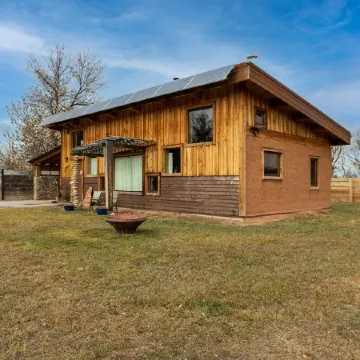 Beautiful Off-Grid Living @ Granny Flats