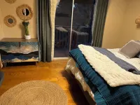 Cozy 2-bedroom cabin with sauna outside of Yosemite Hotels near Yosemite National Park