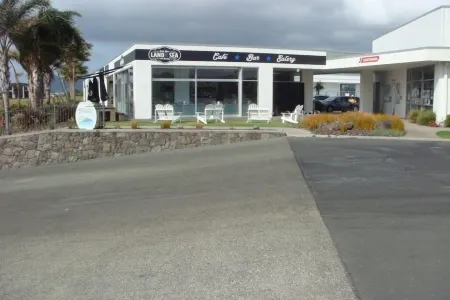 HARBOURSIDE GETAWAY!!! Отели в г. Уан Три Пойнт