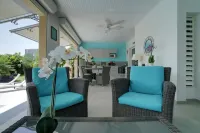 Contemporary villa with 2 suites, 90 m2, private pool Hotels in 