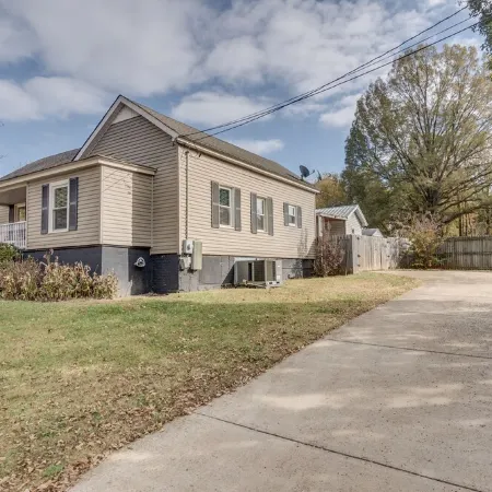 The Periwinkle Cottage, 3BR, 2BA Fort Mill Retreat. Close to Downtown!