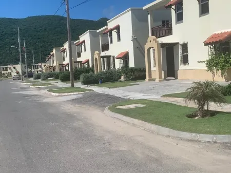 C-Vue Villa (Pool  AC  Gated  Sea Front )