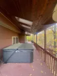 4000 sq. ft. With EXTRA LARGE BRAND NEW HOT TUB. Directly across from Ski Resort