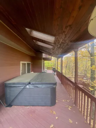 4000 sq. ft. With EXTRA LARGE BRAND NEW HOT TUB. Directly across from Ski Resort