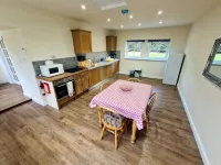 Elderflower Cottage, fresh countryside bungalow 1.5 miles from historic Stamford